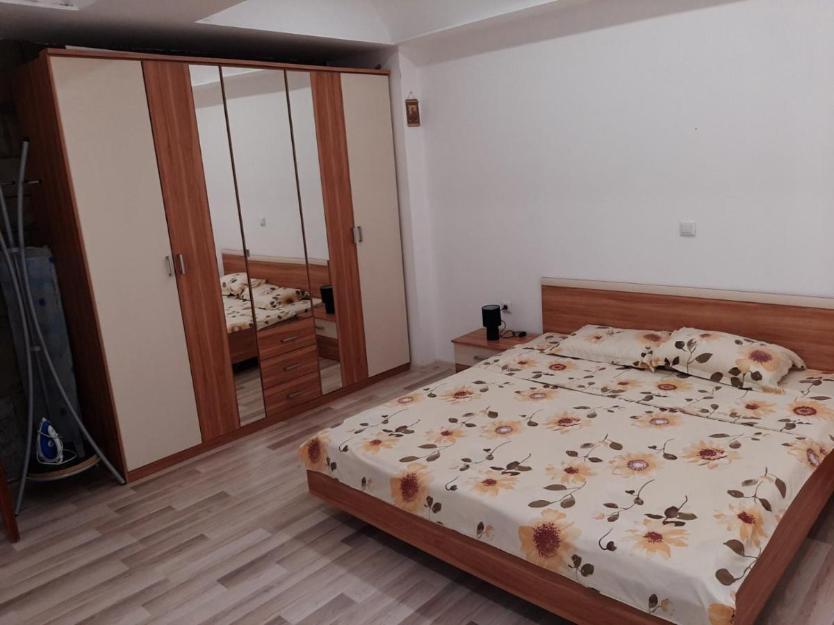 Къща За Гости Градина Aheloy Exterior foto
